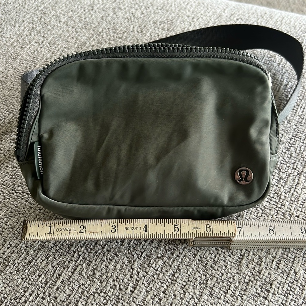 Lululemon belt bag